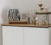 Weißes Sideboard mit Abdeckplatte in Eiche